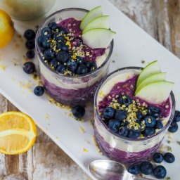 Lemon and blueberry pie chia pudding