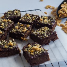 Fudgy chocolate and peanut butter brownies