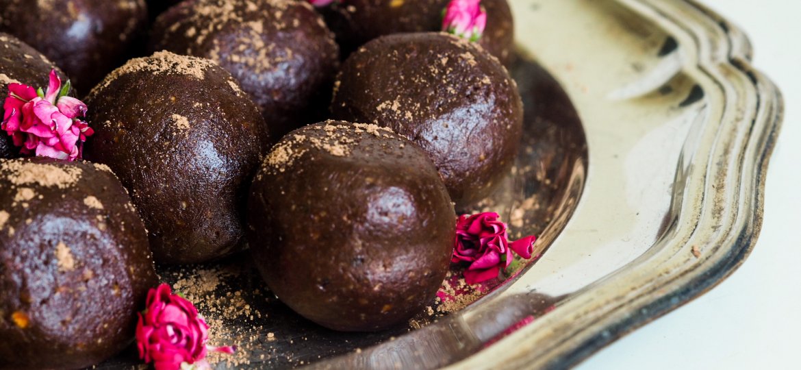 Chocolate nutty power balls